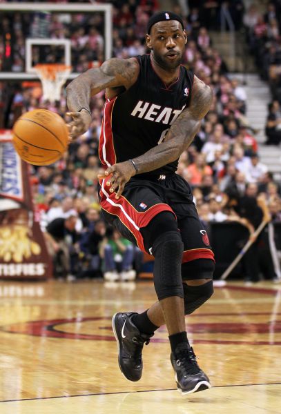 26岁姆巴佩获评10分+MVP：无敌一条龙+飙2世界波,现场视角太牛了（26岁姆巴佩10分满分当选MVP：无解一条龙+连轰两记世界波，现场视角炸裂）