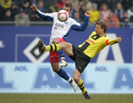 沈梓捷受伤瞬间：对抗激烈下的意外（激战之中意外突发：沈梓捷受伤瞬间）