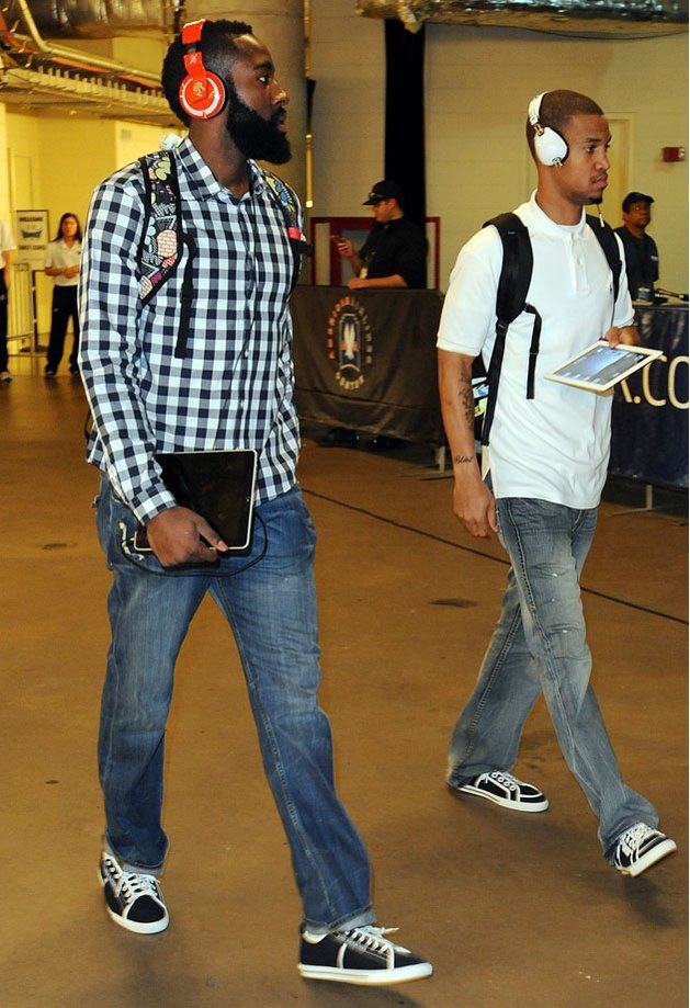 06年季后赛抢7大战科比第四节拒出手引争议（2006季后赛抢七战科比末节不出手引发争议）