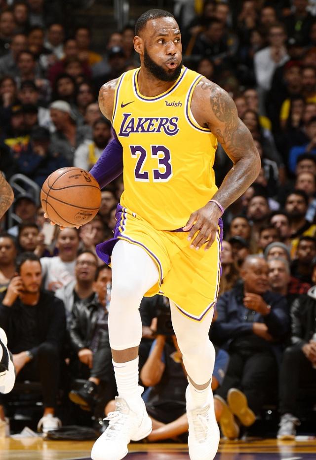 加斯佩里尼烦恼，罗马面临考验，一月魔鬼赛程，冬窗引援势在必行（魔鬼一月压境，加斯佩里尼犯难；罗马迎大考，冬窗补强刻不容缓）