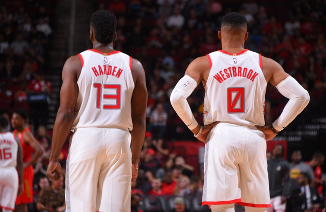 克雷莫内塞2-0莱切，博纳佐利建功，萨纳夫里亚锁定胜局（克雷莫内塞2比0力克莱切：博纳佐利先拔头筹，萨纳夫里亚终结悬念）