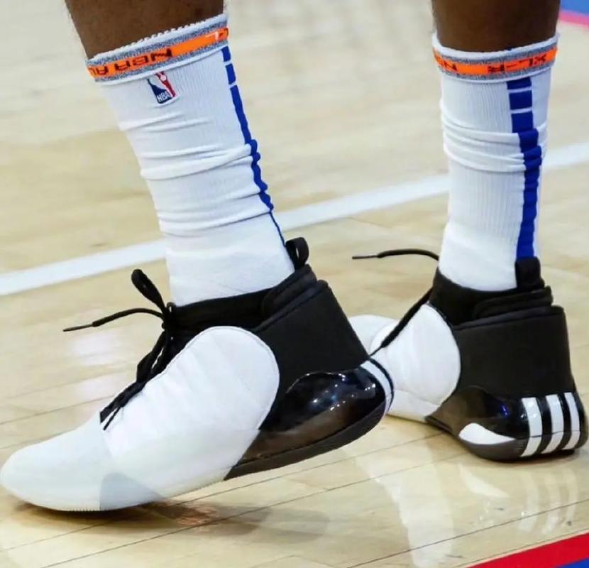 马特乌斯：诺伊尔明年不会退役，他会是拜仁26／27赛季的一门（马特乌斯：诺伊尔明年不退役，26／27赛季仍将是拜仁主力门将）