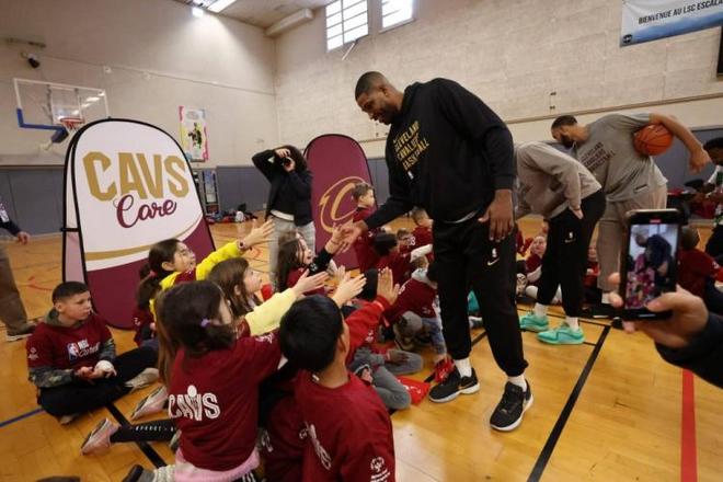 祝贺，王霜和陈晨入选2025国际足联年度最佳女足阵容候选名单（王霜、陈晨入围2025年国际足联年度最佳女足阵容候选名单）